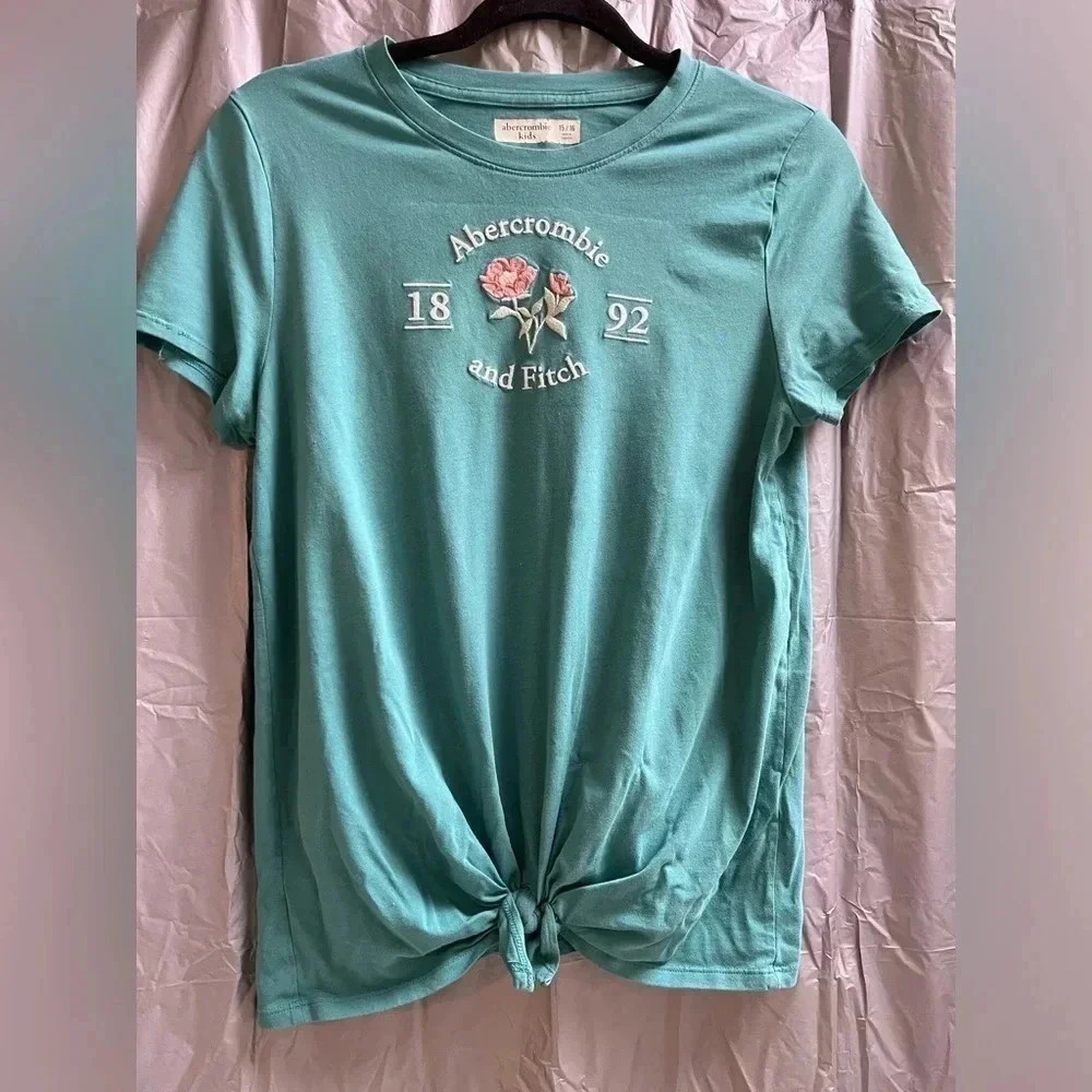 Abercrombie kids size 15/16 green short sleeve T-shirt